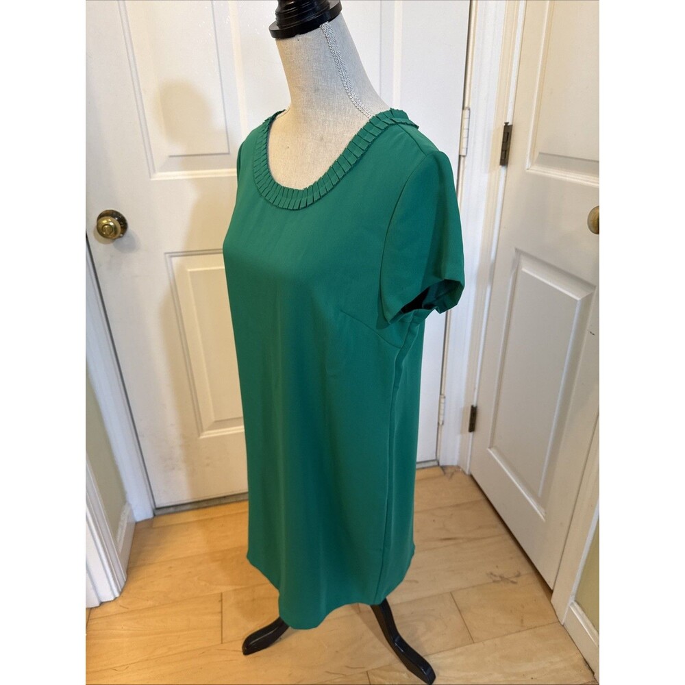 KELLY GREEN SHIFT DRESS Coercion Green Shortsleeved Knee Length Dress Size 8